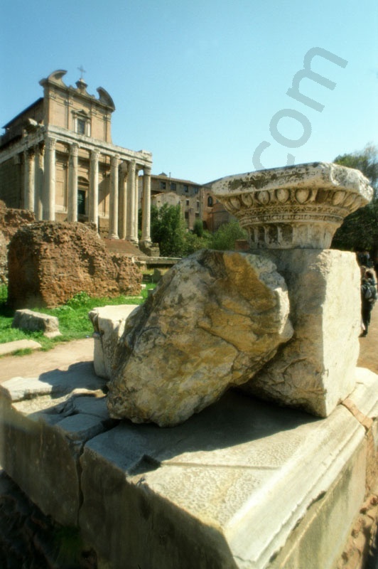 Antoniusz és Fausztina temploma a Fórumon.