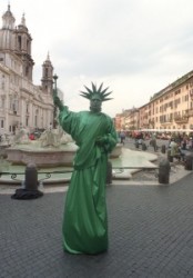 Szabadság élőszobor a Piazza Navonon.