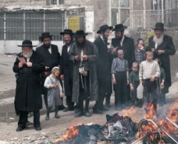 Jeruzsálem. ortodox zsidó negyed. Mea Searim chametz égetés, Peszachkor, Izrael.                        
