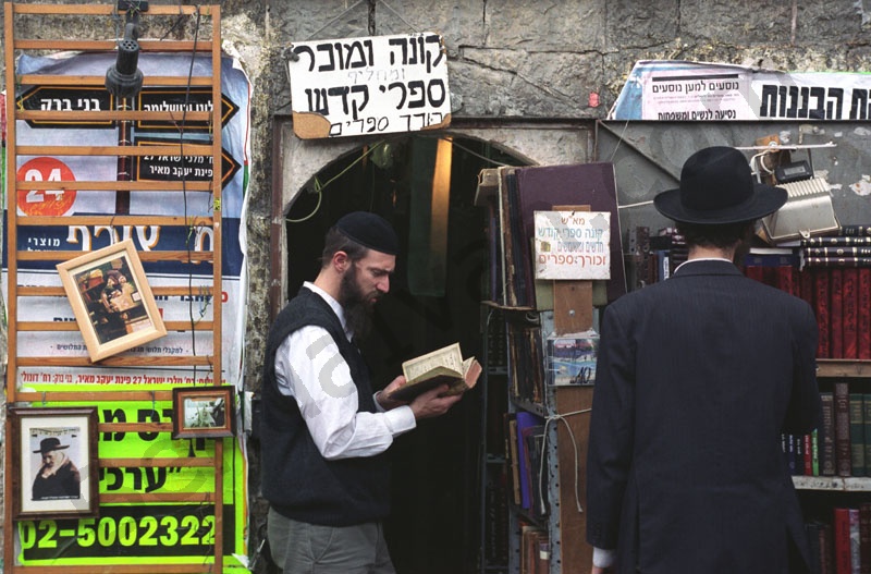        Before the Orthodox Jews bookshop in Mea Shearim.                                                         